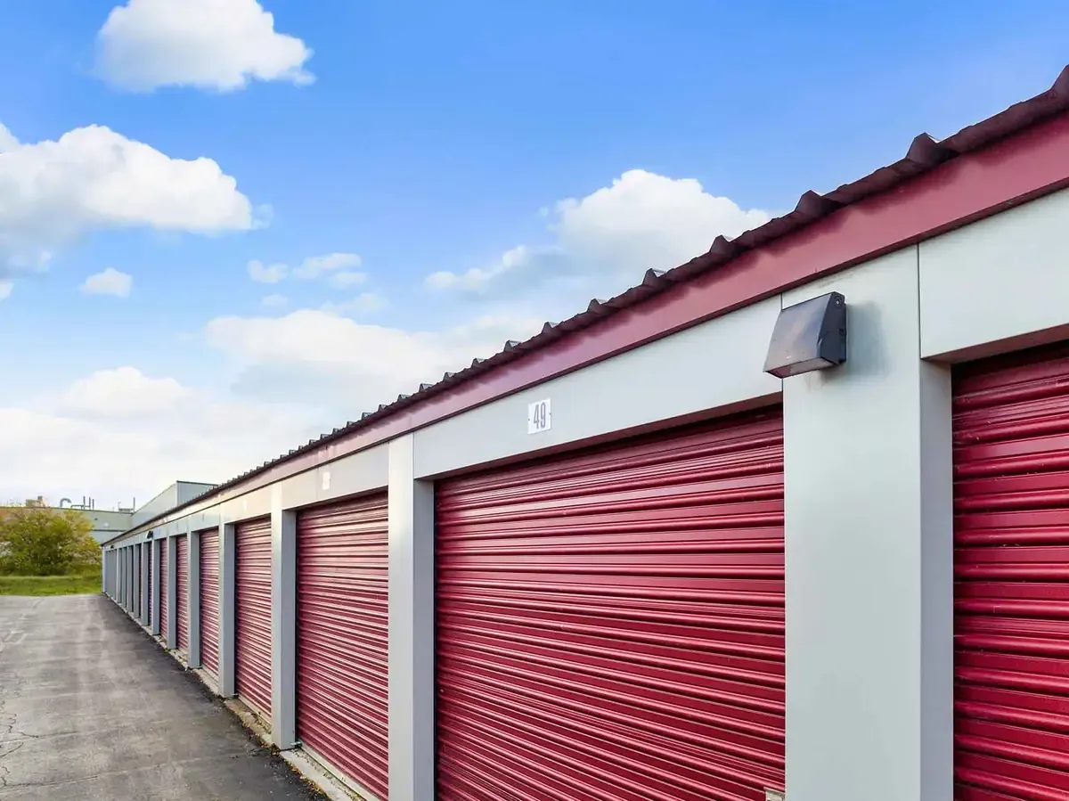storage units with light