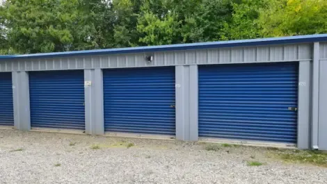Outdoor drive-up storage units for convenient loading