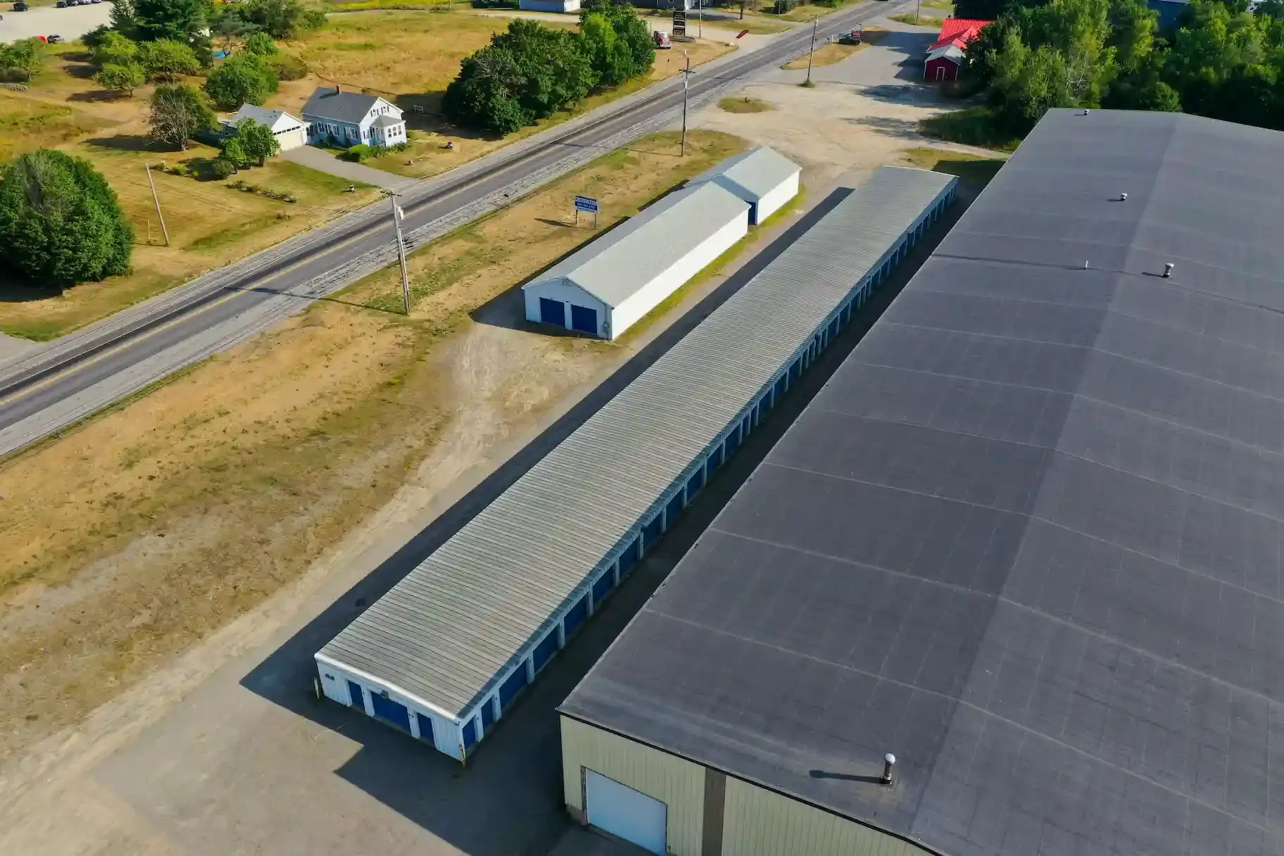 Aerial photo of the facility and a railroad.